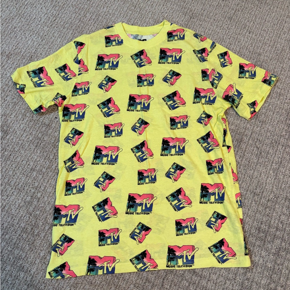 BNWOT MTV logo graphic tshirt size medium